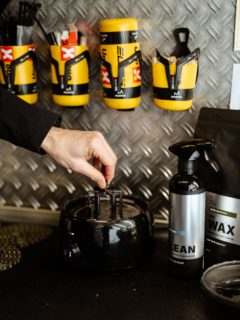 Transmission plus propre, plus silencieuse, avec moins de friction pour une durée de vie prolongée.Découvrez dans nos ateliers de Genève et Aubonne les services et produits @ceramicspeed 🇩🇰#ceramicspeed #cycling #rochatcycles