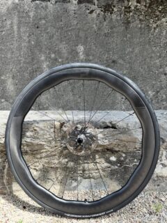 Princeton Peak 4550 Evolution II • Moyeux Tactic Racing TR01V2
1200 g de technologie, de précision et de performance au service de vos ambitions.
Disponibles dès aujourd’hui chez Rochat Cycles.
#rochatcycles #princetonwheels #carbonworks