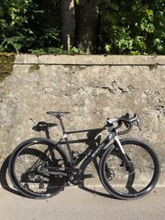 Sarto Cima — l’Italie au sommet du détail. 🇮🇹
Rochat Cycles • Sarto • Cima • Campgnolo • Bora • Selle Italia