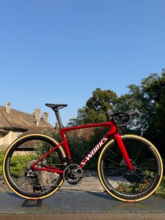Specialized S-Works Tarmac SL9
Vainqueur du Tour de France Femmes avec Demi Vollering 🚴♀️
• Roues Roval Rapide CLX III
• Groupe Sram Red
• Cockpit Roval Rapide
• Selle S-Works Power Mirror
• Pneus Cotton TLR